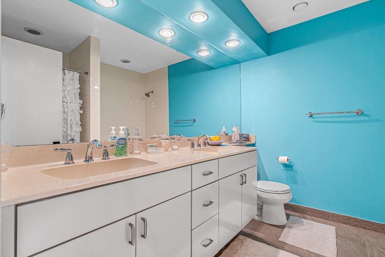 4295 Bocaire Boulevard