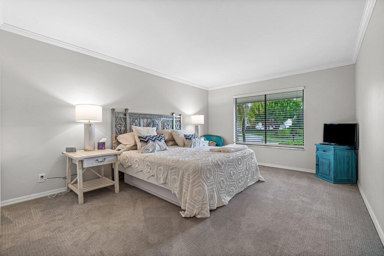 4295 Bocaire Boulevard