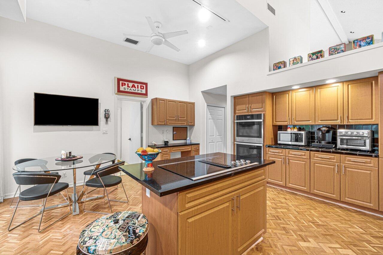 4295 Bocaire Boulevard