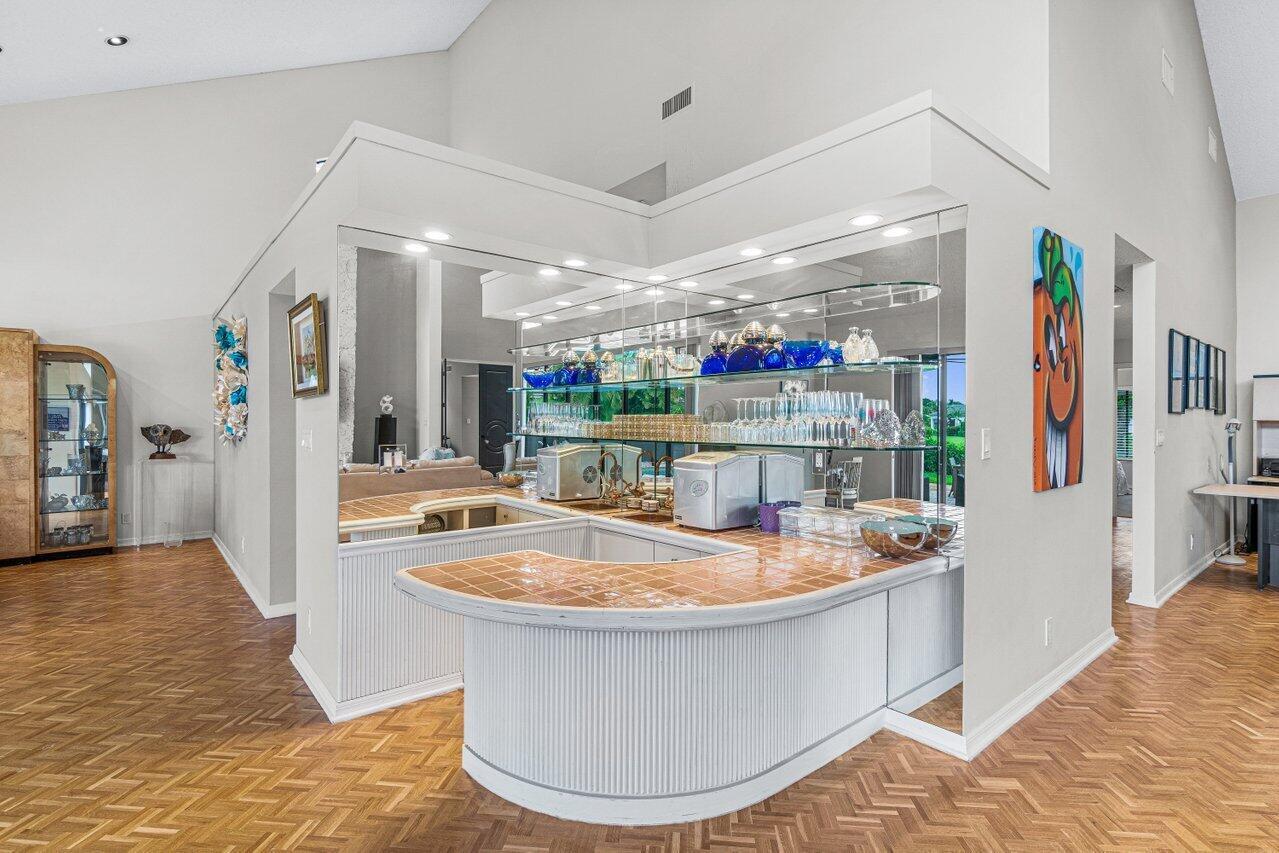 4295 Bocaire Boulevard