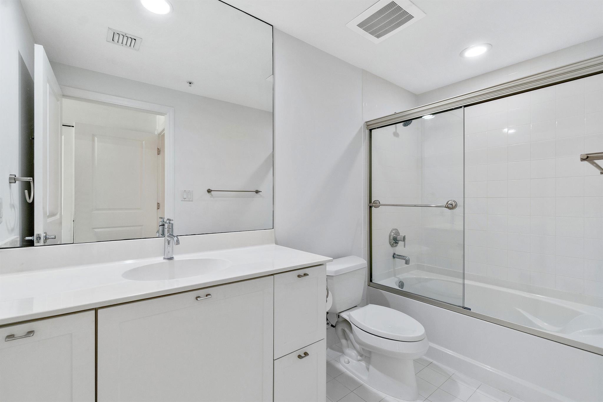 225 NE 1st Street 311