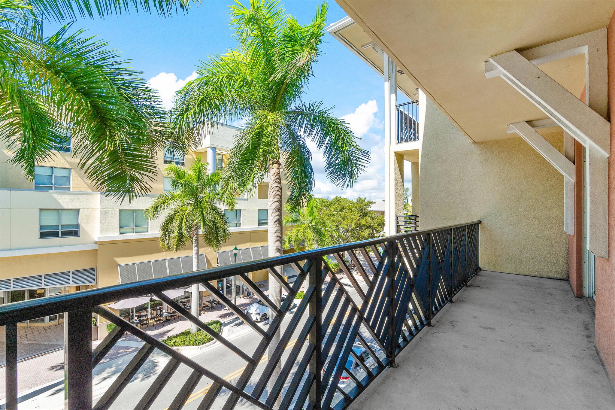 225 NE 1st Street 311