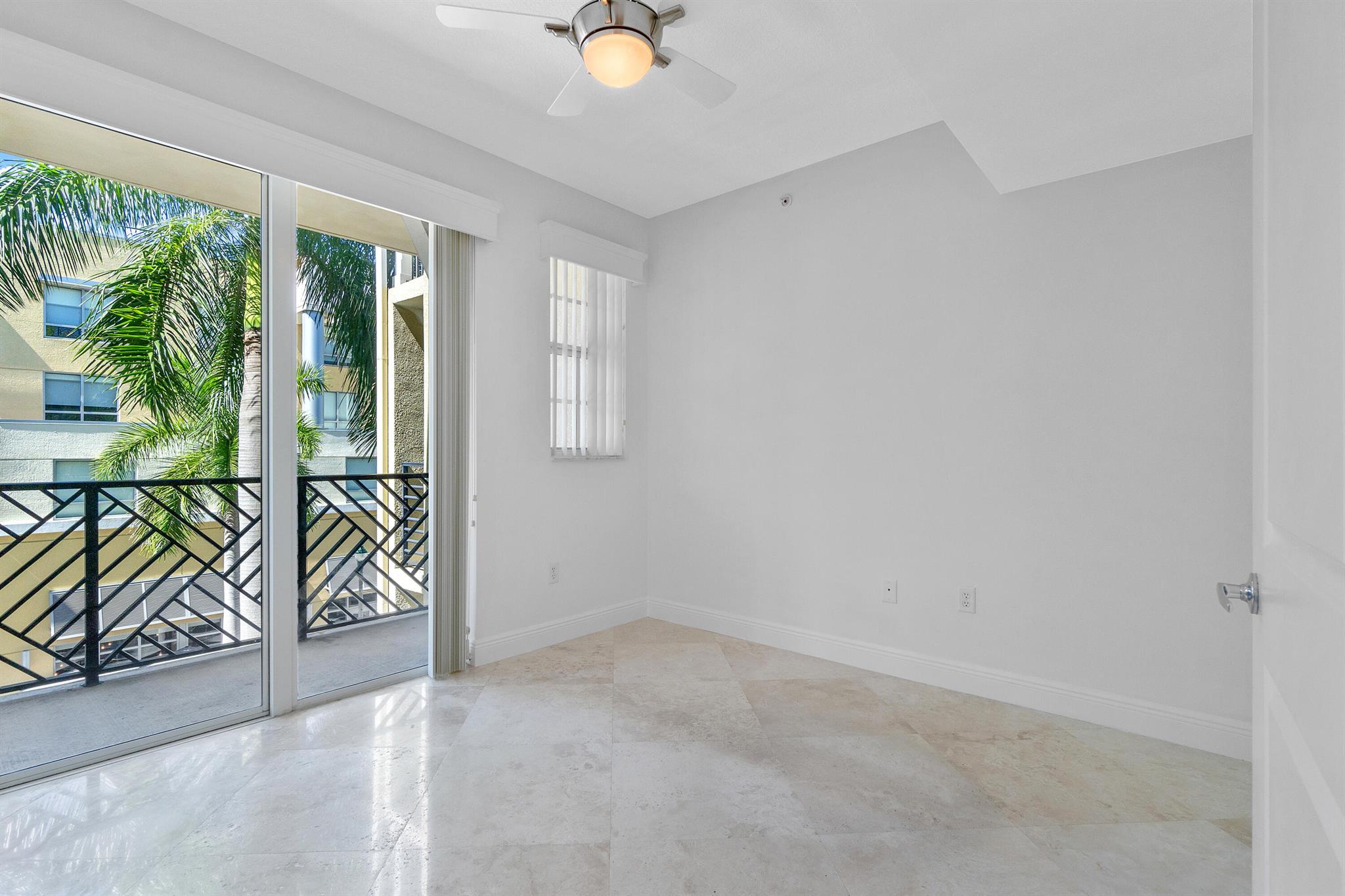 225 NE 1st Street 311