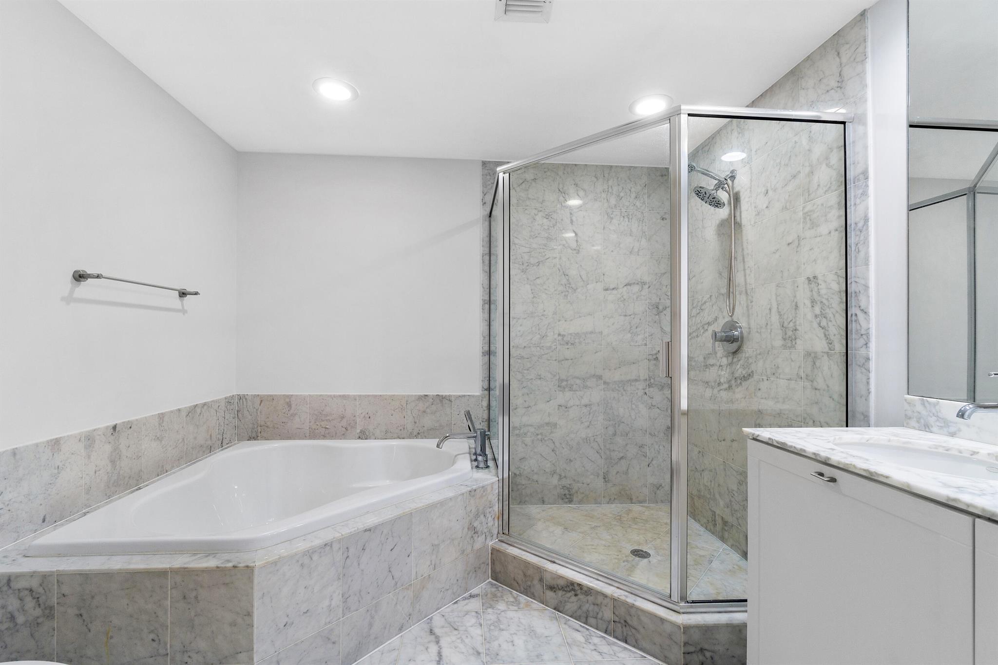 225 NE 1st Street 311