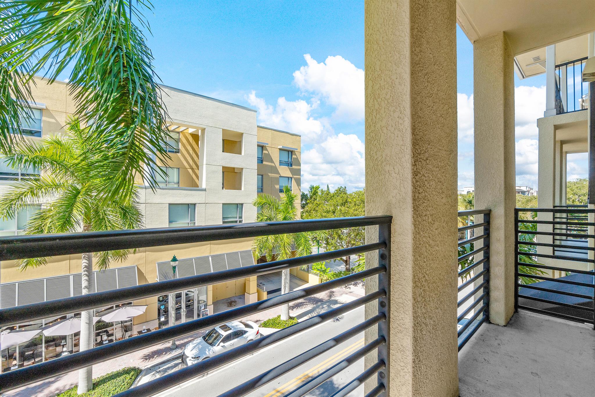 225 NE 1st Street 311