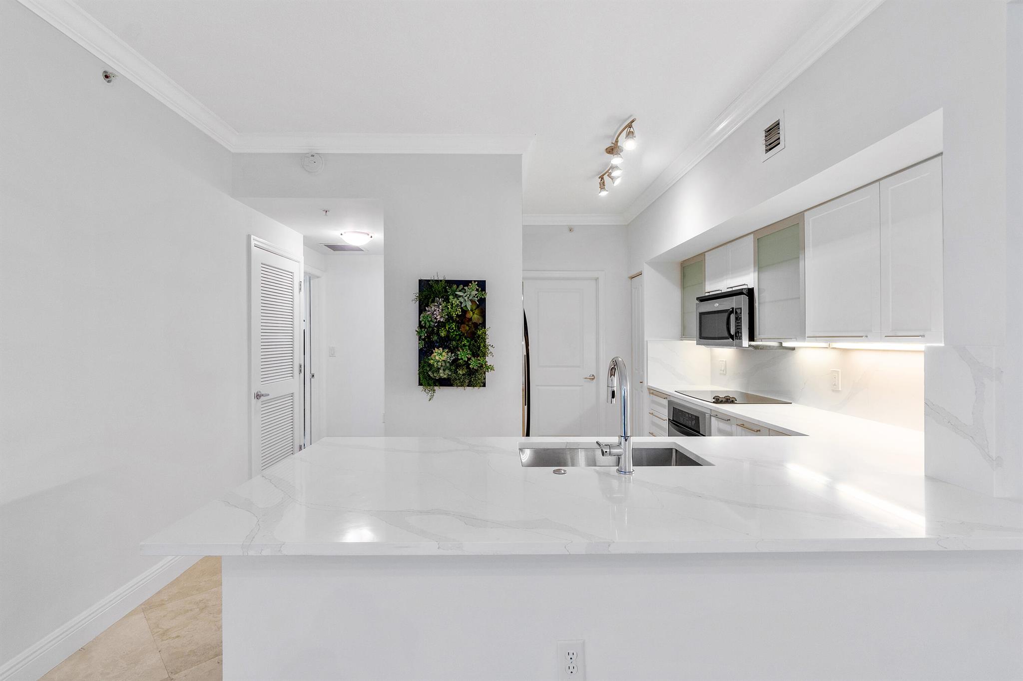 225 NE 1st Street 311