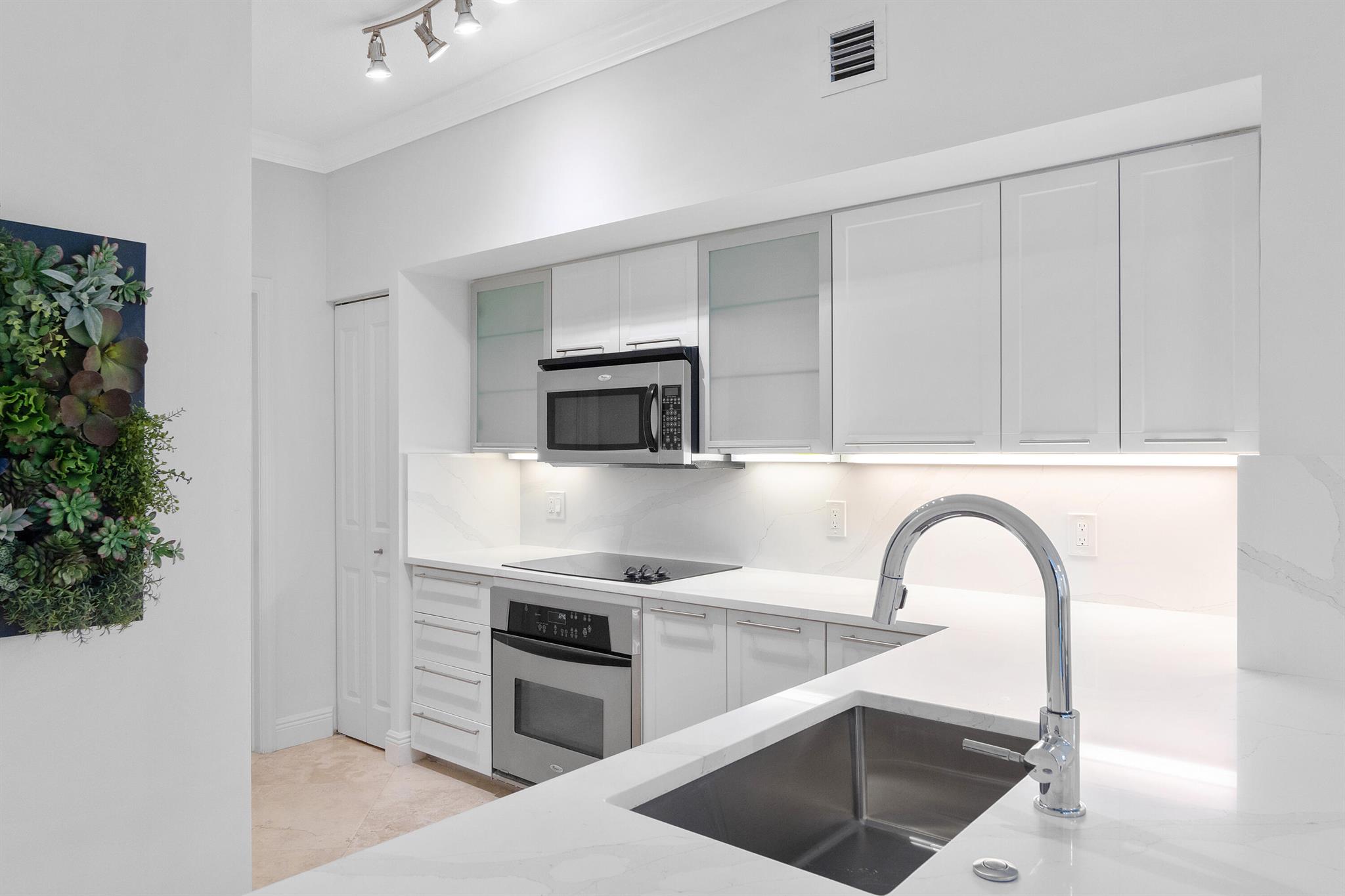 225 NE 1st Street 311