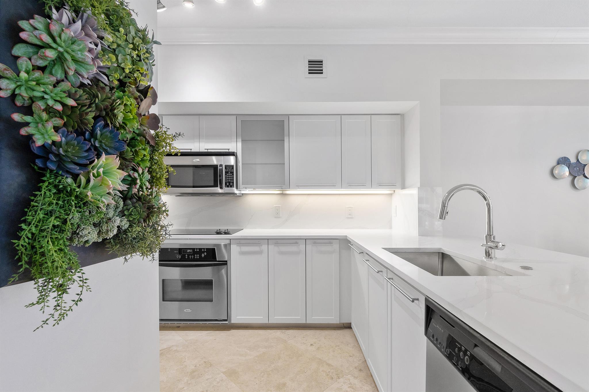 225 NE 1st Street 311