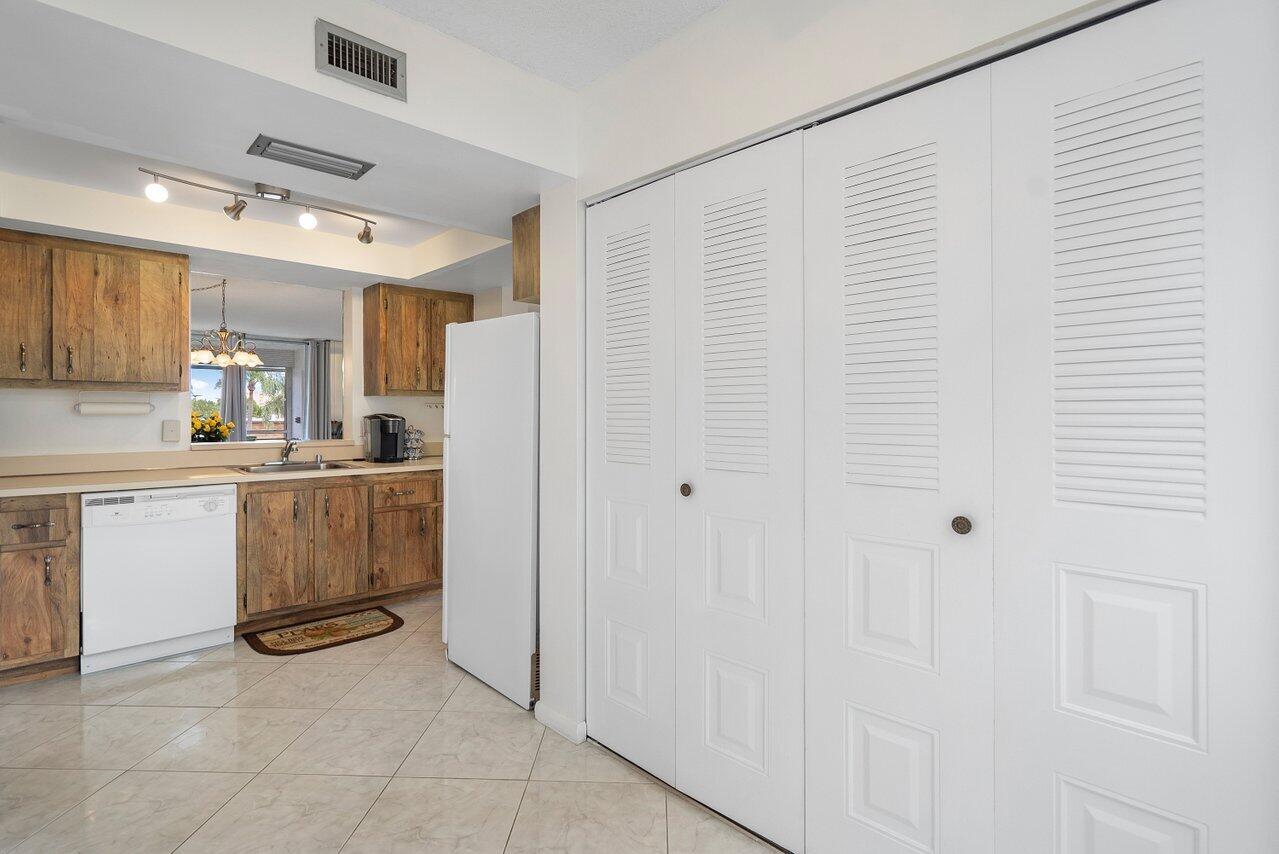 15 Willowbrook Lane 201