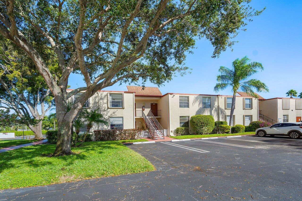 15 Willowbrook Lane 201