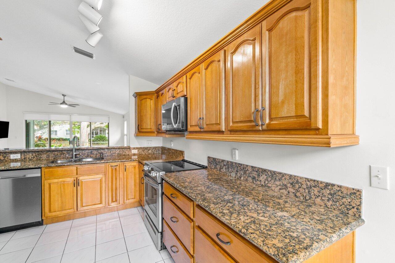 2757 S Clearbrook Circle