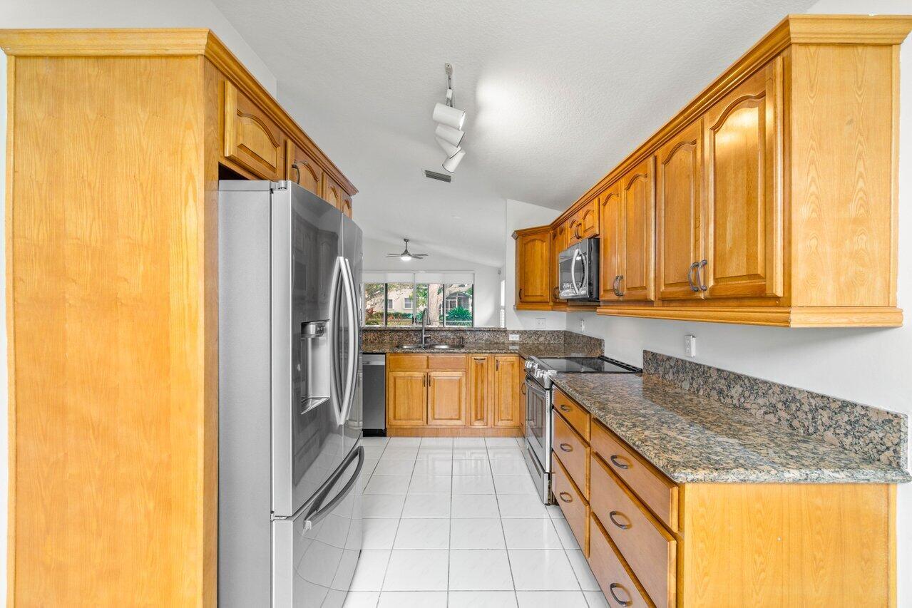 2757 S Clearbrook Circle