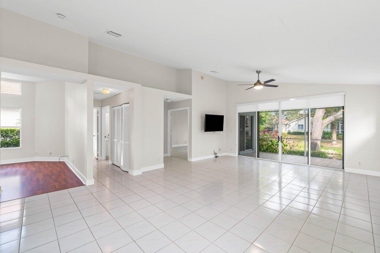 2757 S Clearbrook Circle