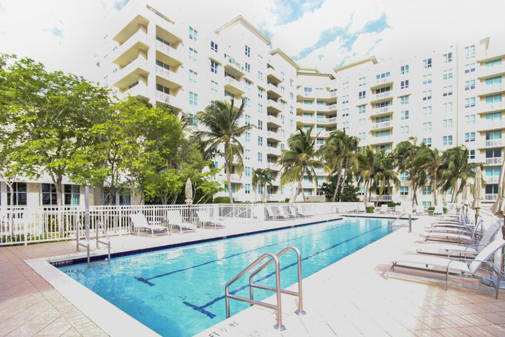 450 N Federal Highway 1204