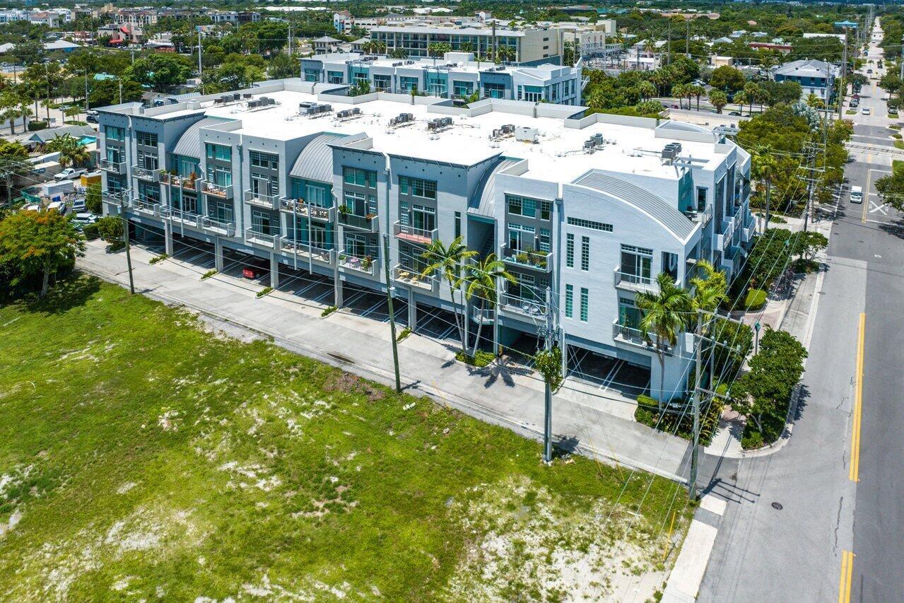 185 NE 4th Avenue 302