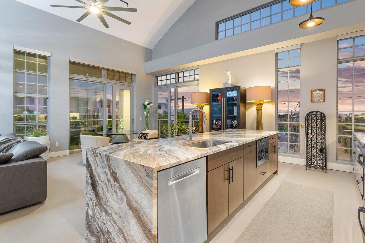 185 NE 4th Avenue 302