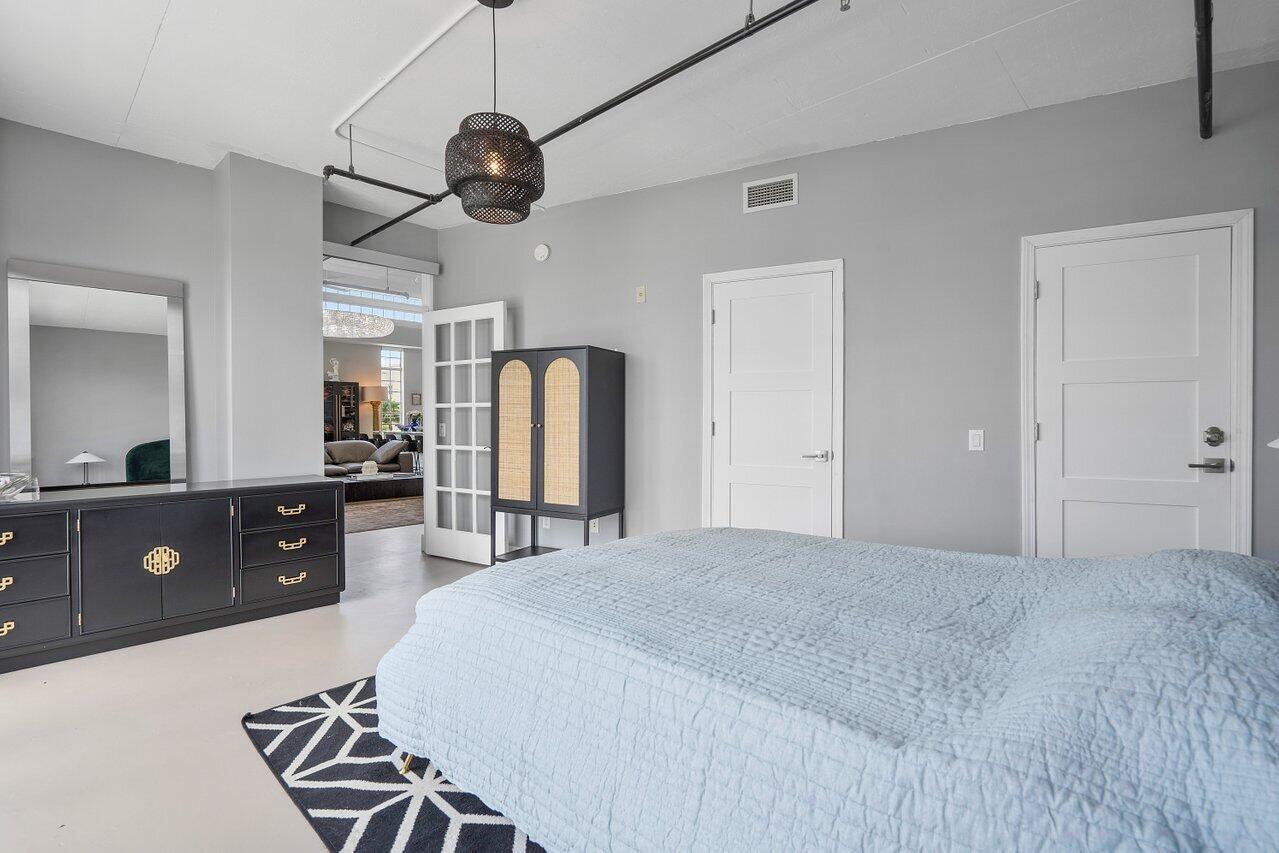 185 NE 4th Avenue 302