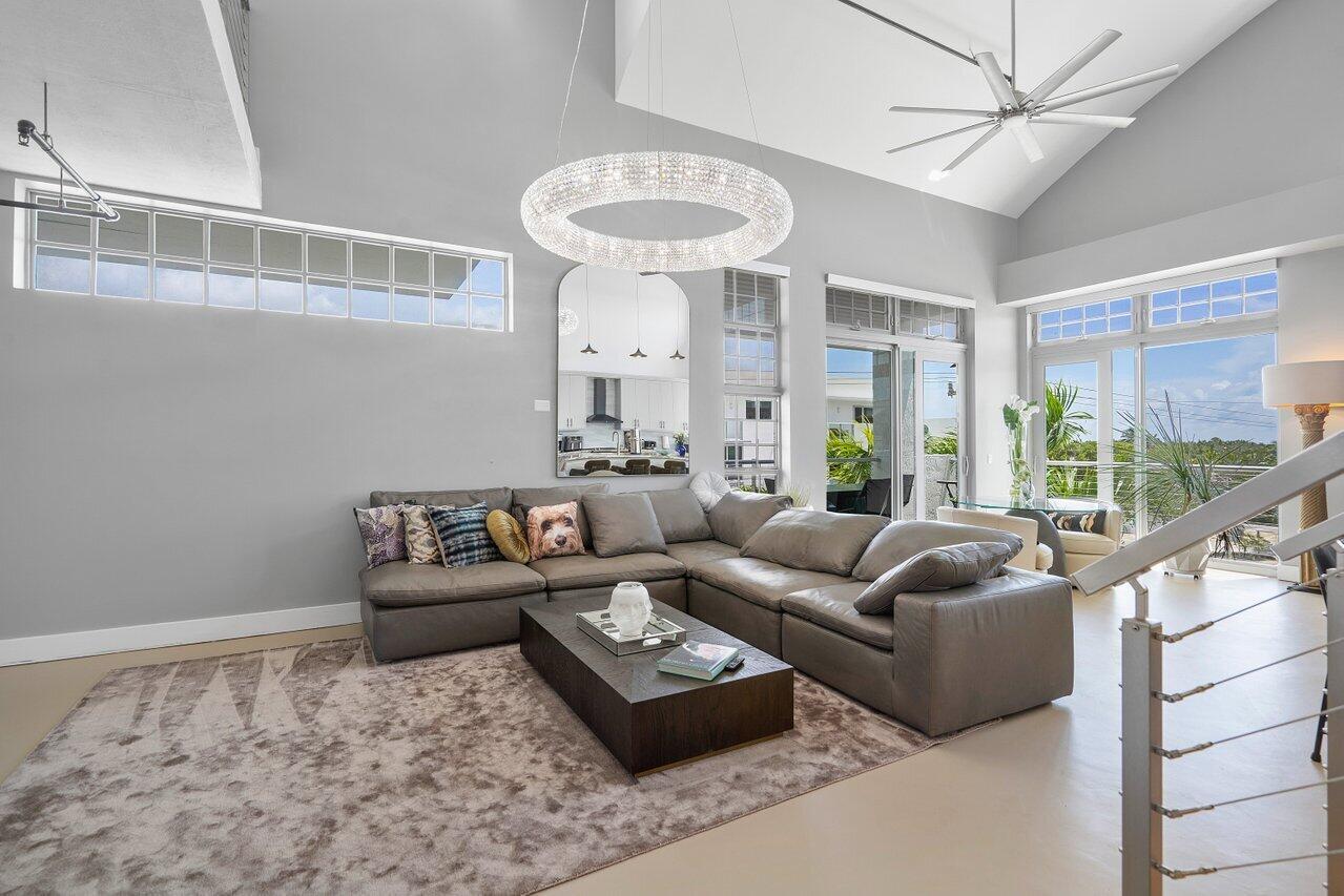 185 NE 4th Avenue 302