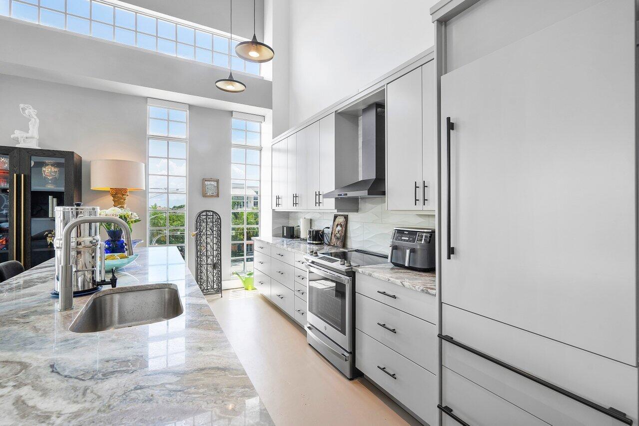 185 NE 4th Avenue 302