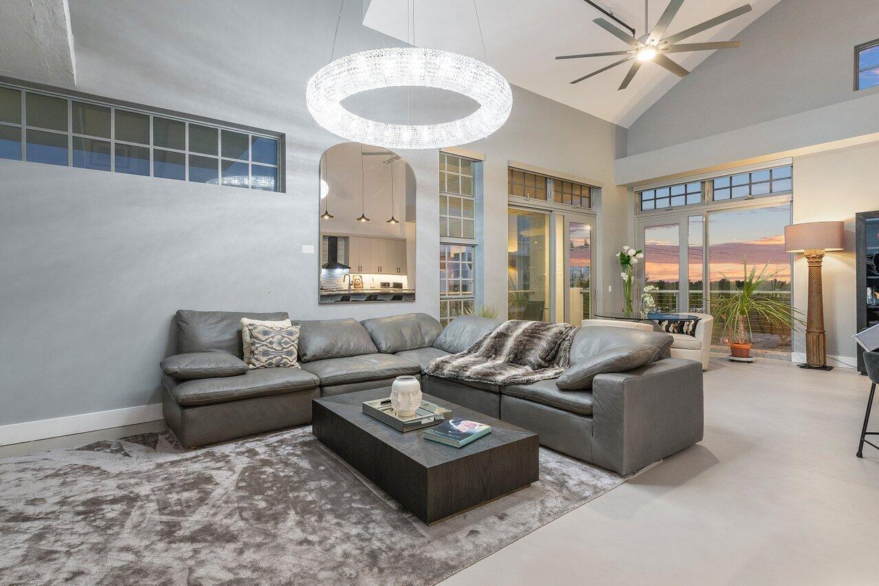 185 NE 4th Avenue 302