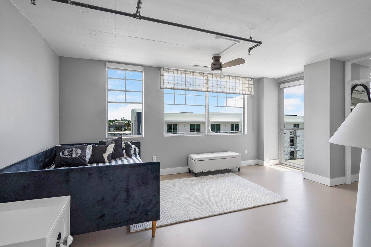 185 NE 4th Avenue 302