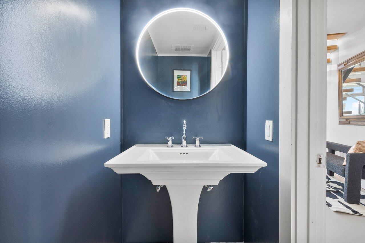 185 NE 4th Avenue 302