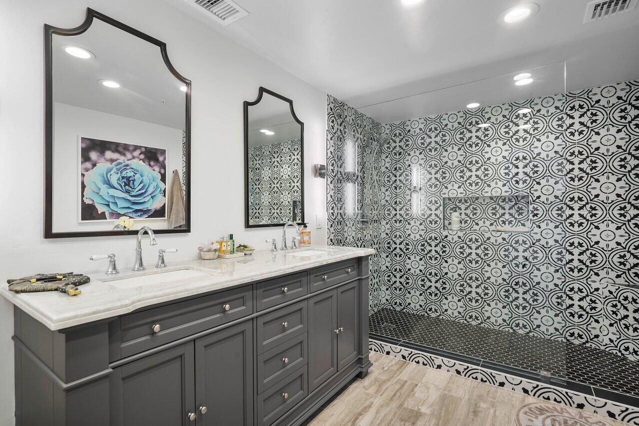 185 NE 4th Avenue 302