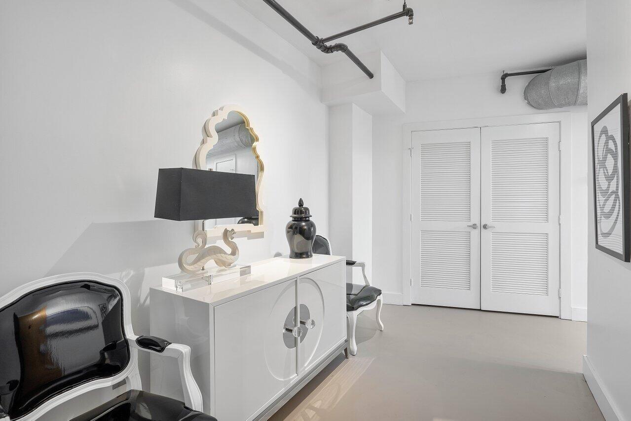 185 NE 4th Avenue 302