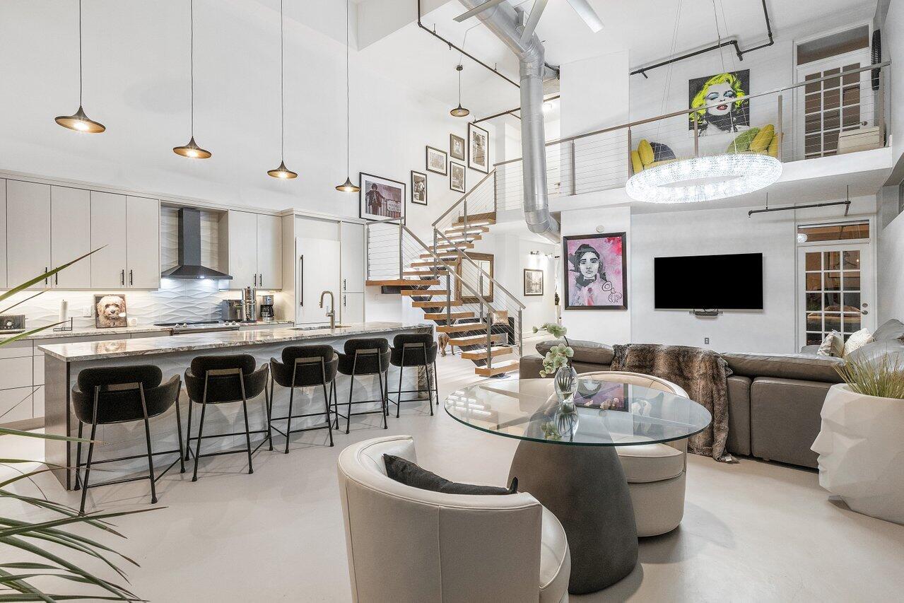 185 NE 4th Avenue 302