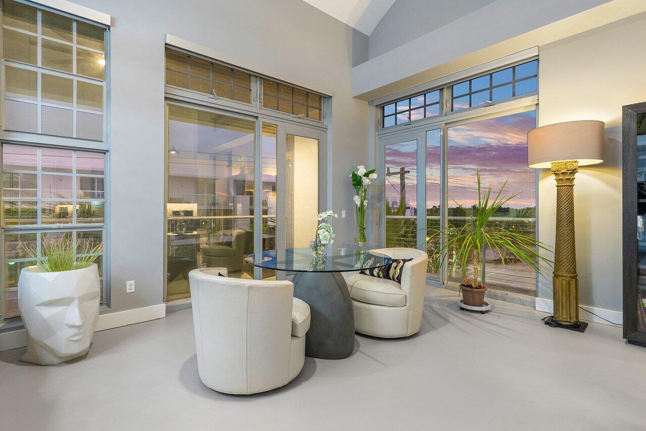 185 NE 4th Avenue 302