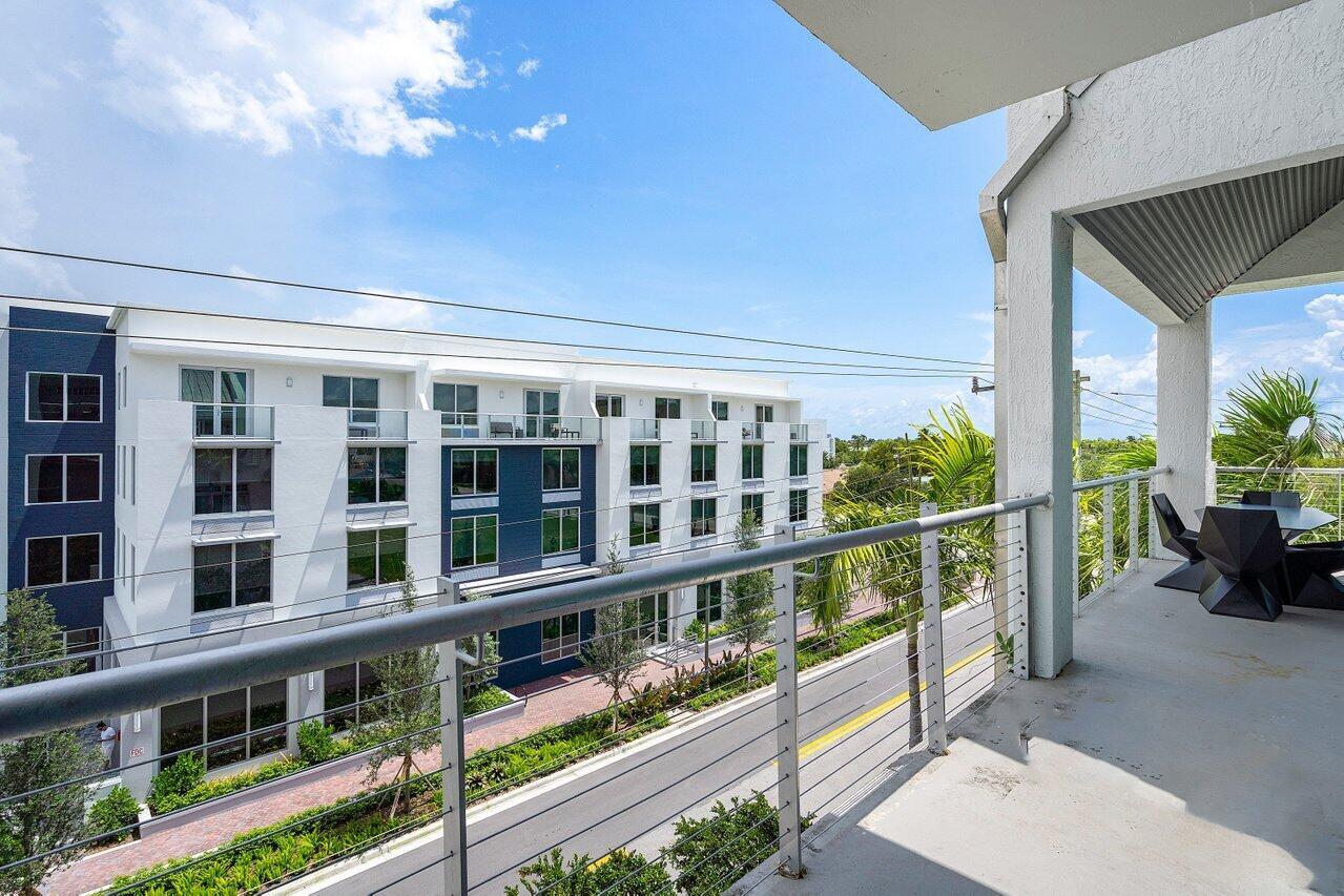 185 NE 4th Avenue 302