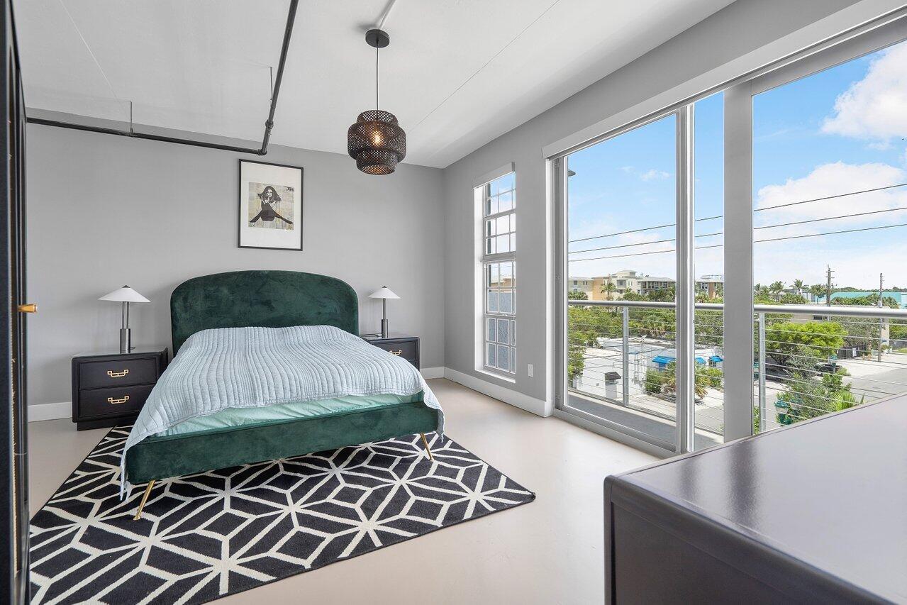 185 NE 4th Avenue 302