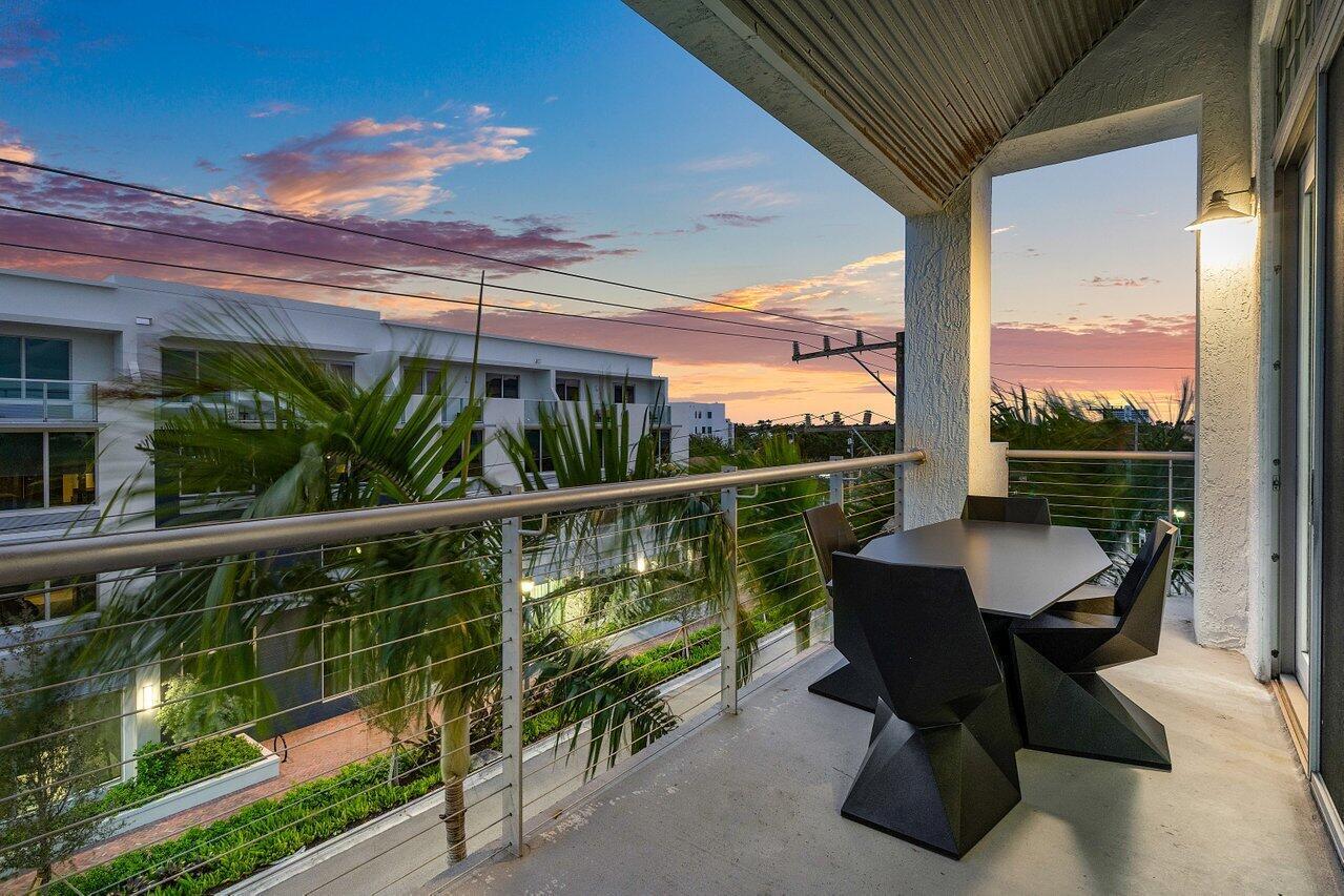 185 NE 4th Avenue 302