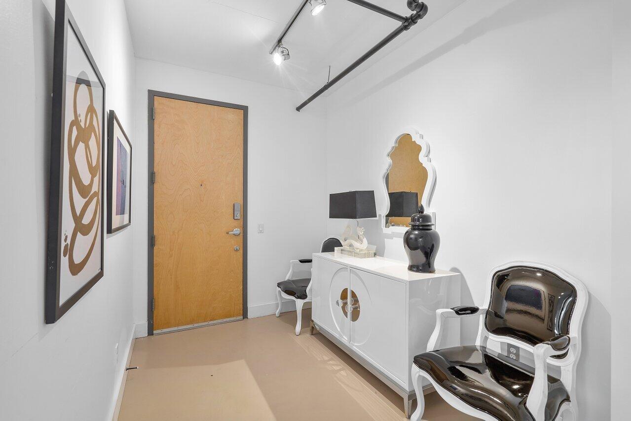 185 NE 4th Avenue 302