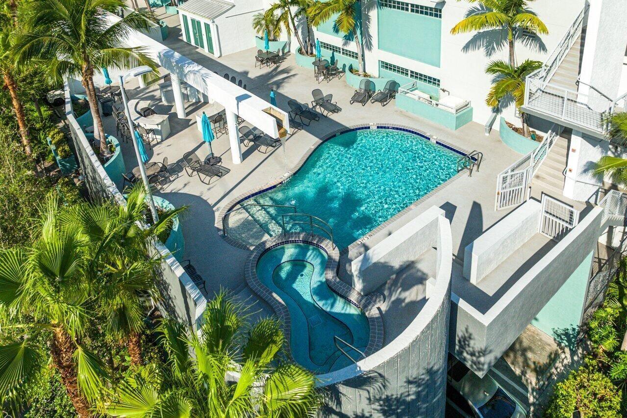 185 NE 4th Avenue 302