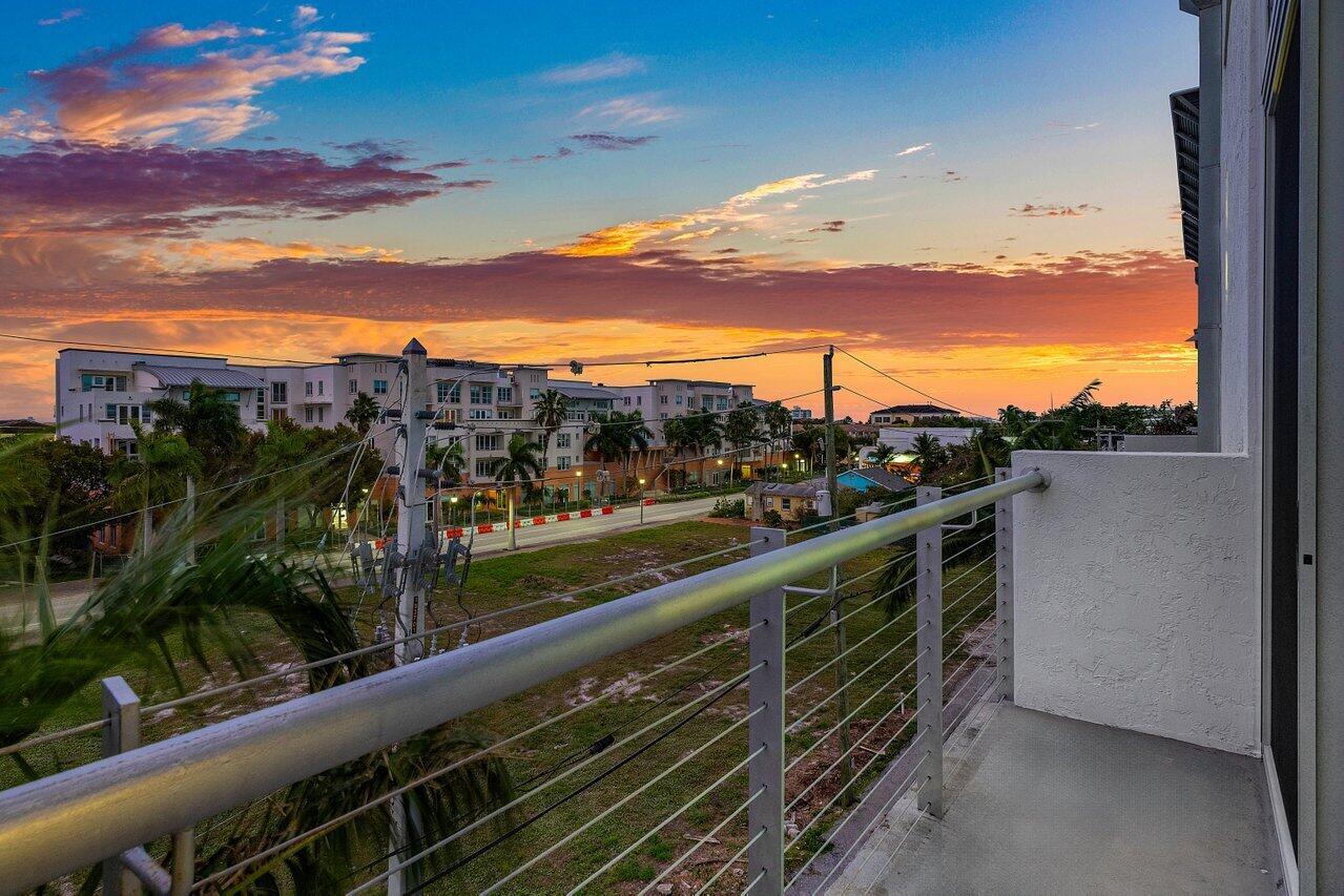 185 NE 4th Avenue 302