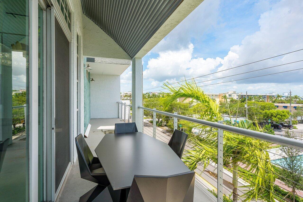 185 NE 4th Avenue 302