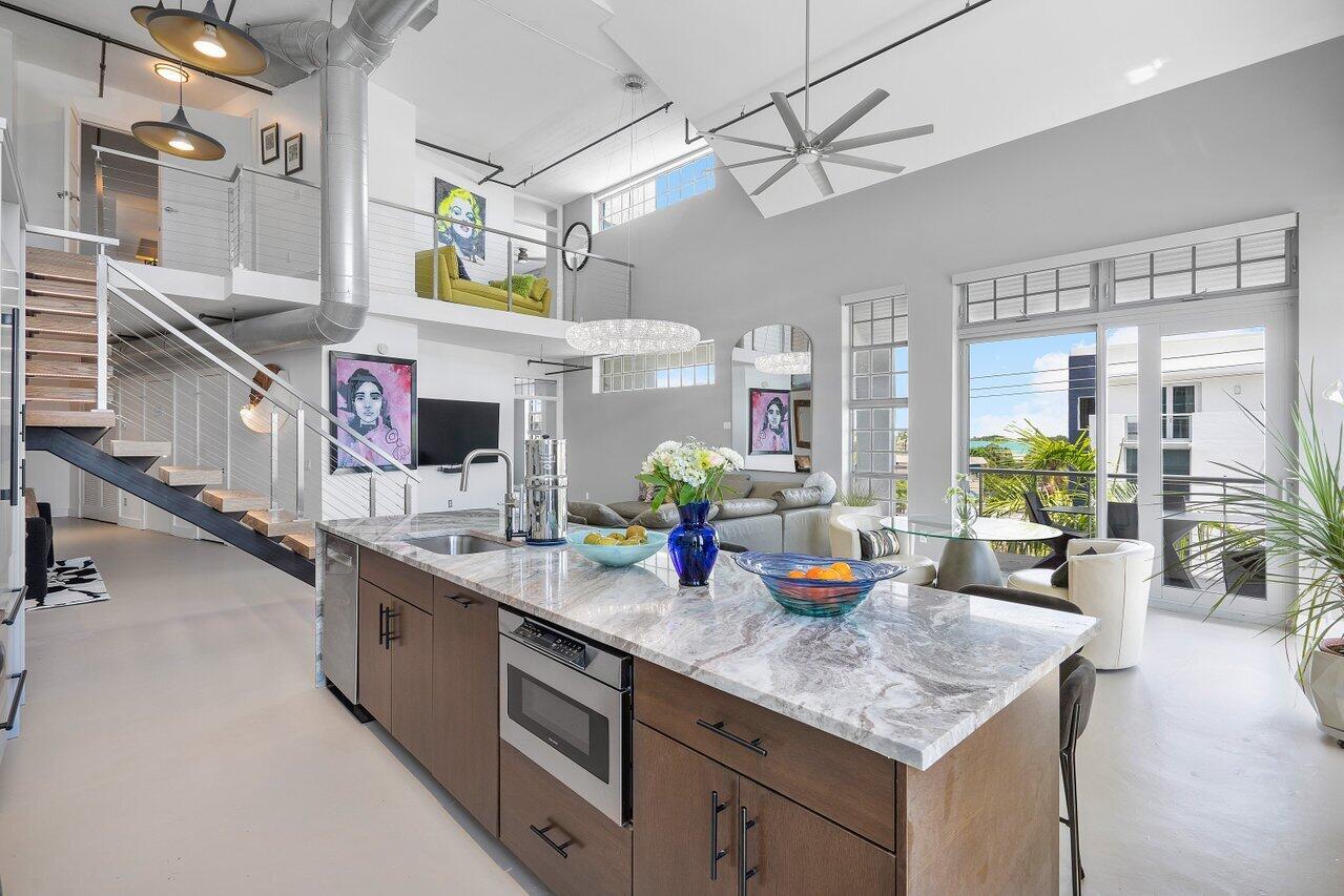 185 NE 4th Avenue 302