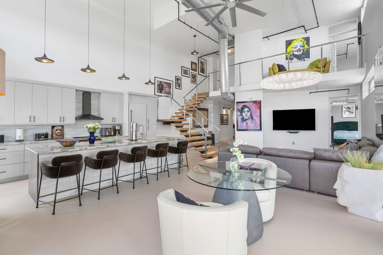 185 NE 4th Avenue 302