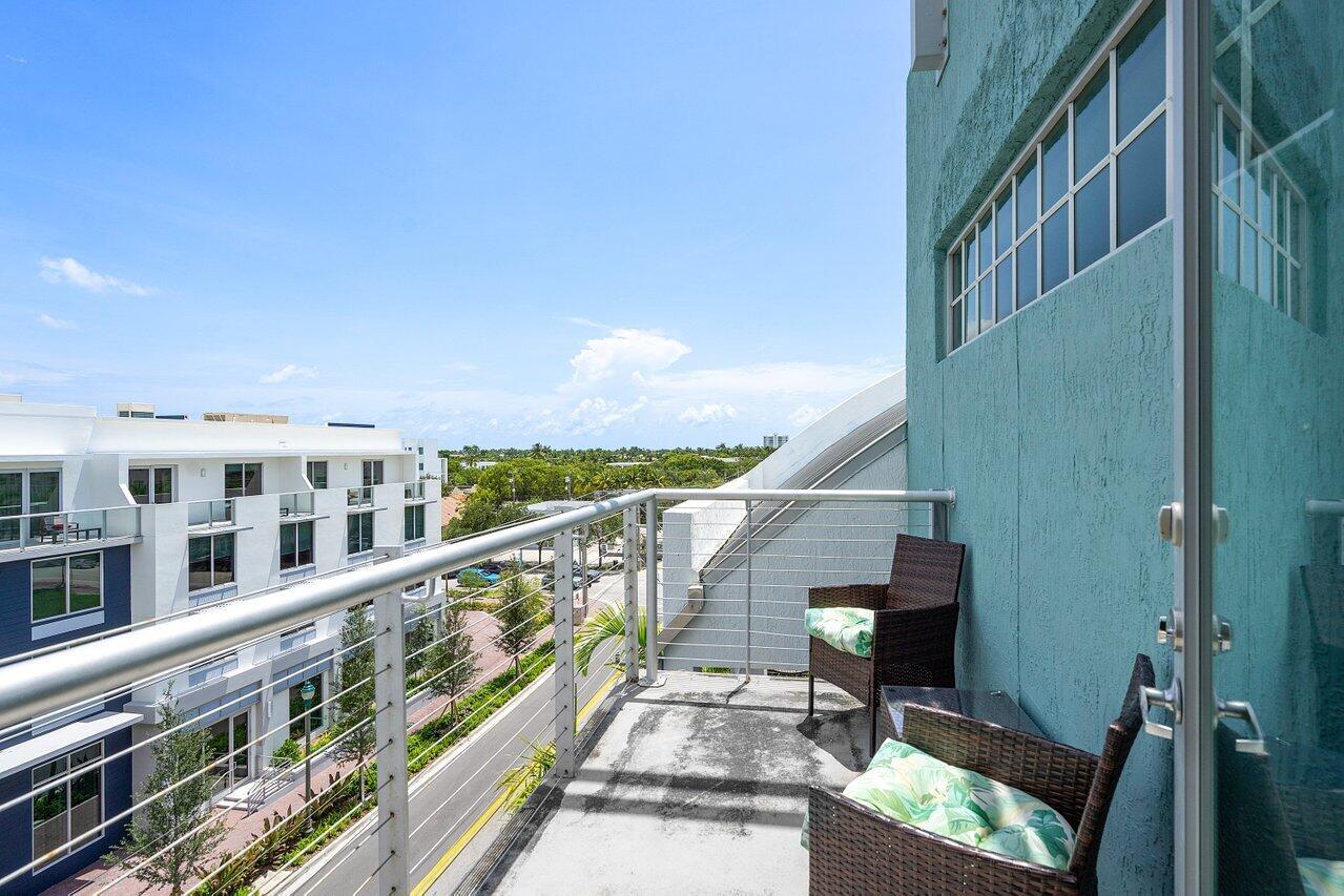 185 NE 4th Avenue 302