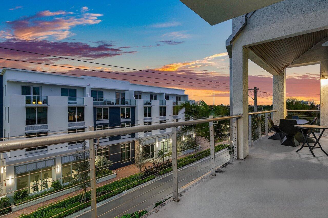 185 NE 4th Avenue 302