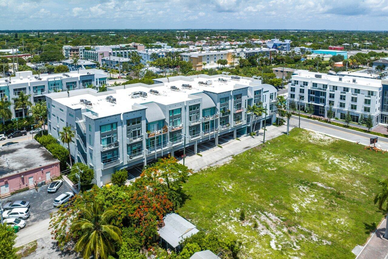 185 NE 4th Avenue 302