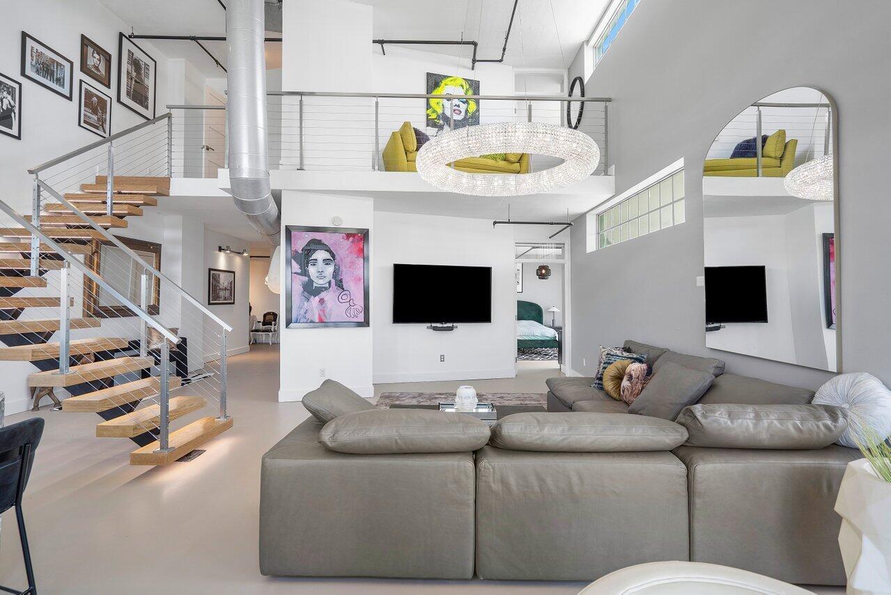 185 NE 4th Avenue 302