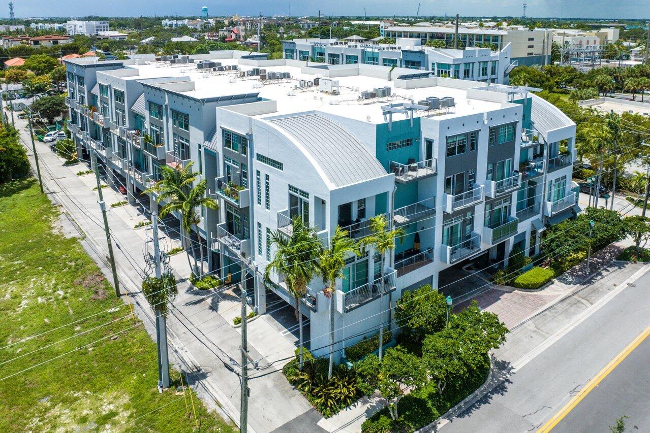 185 NE 4th Avenue 302