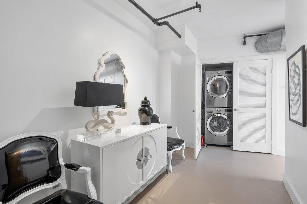 185 NE 4th Avenue 302