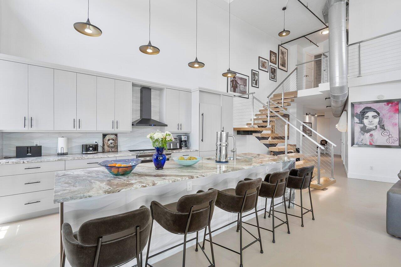 185 NE 4th Avenue 302