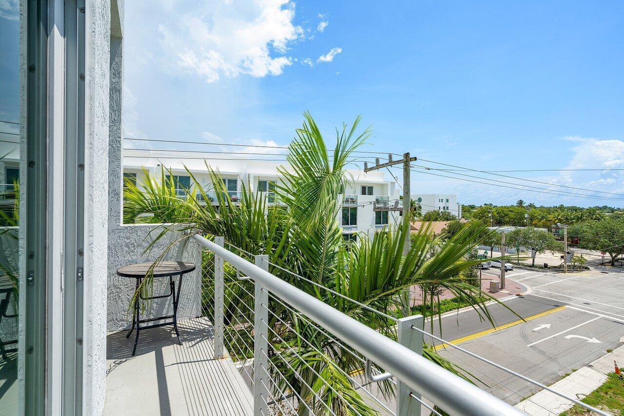 185 NE 4th Avenue 302