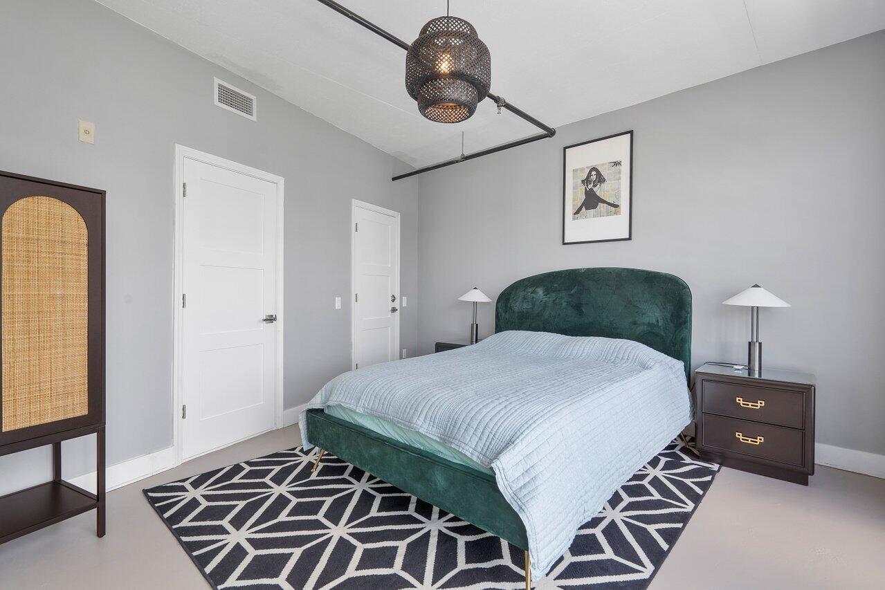 185 NE 4th Avenue 302