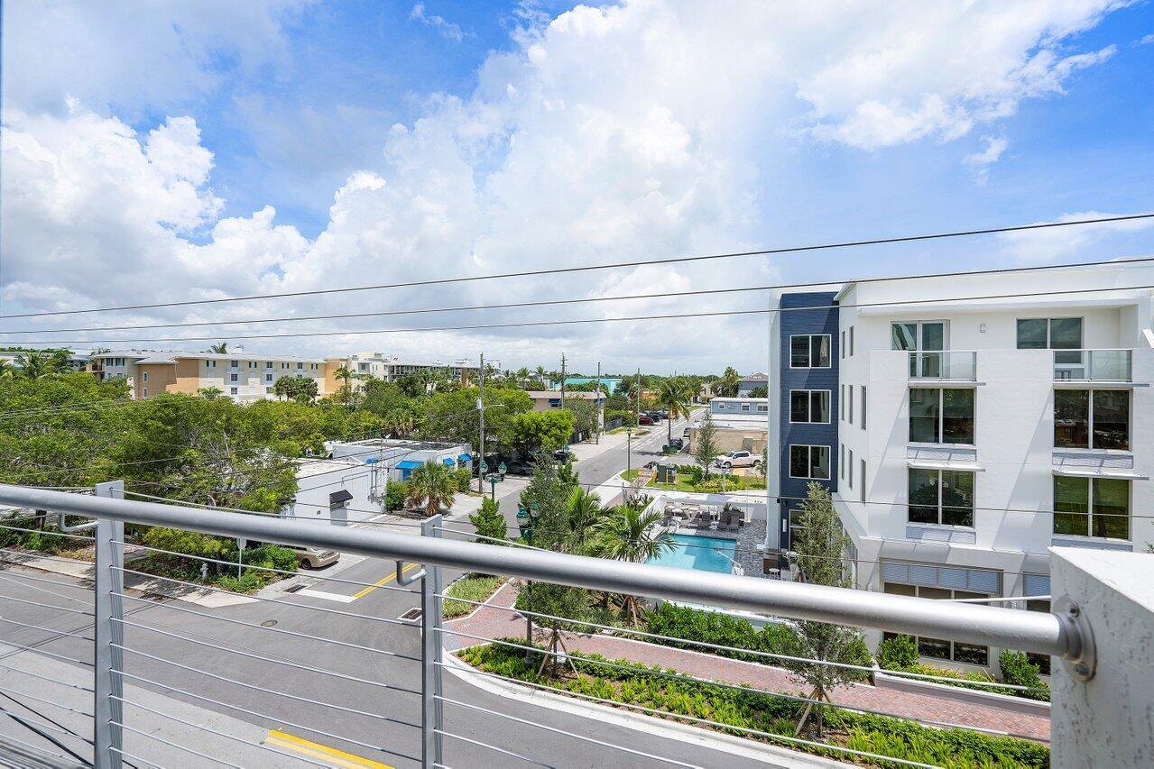 185 NE 4th Avenue 302