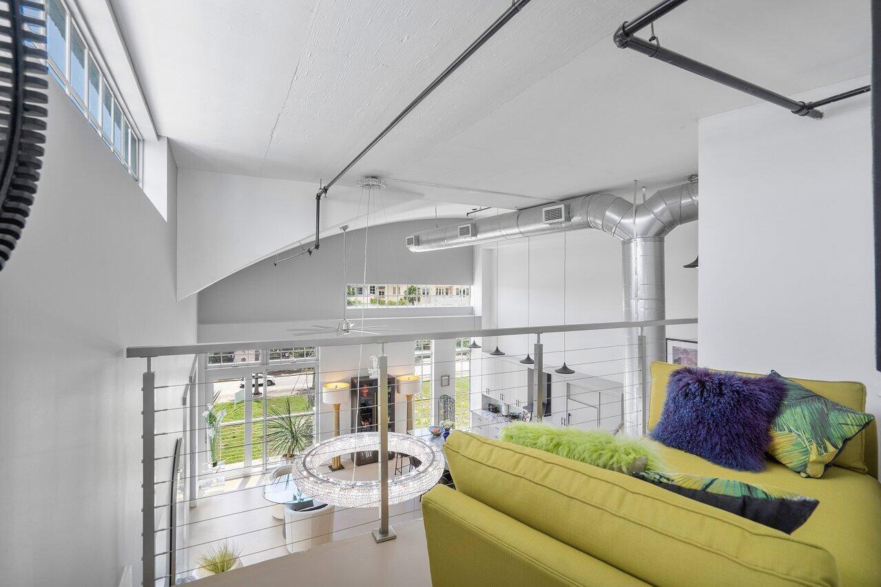 185 NE 4th Avenue 302